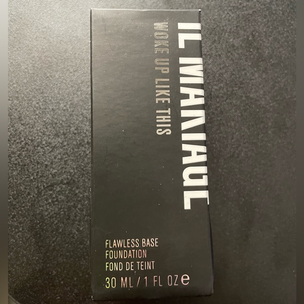 IL Makiage woke up like this foundation